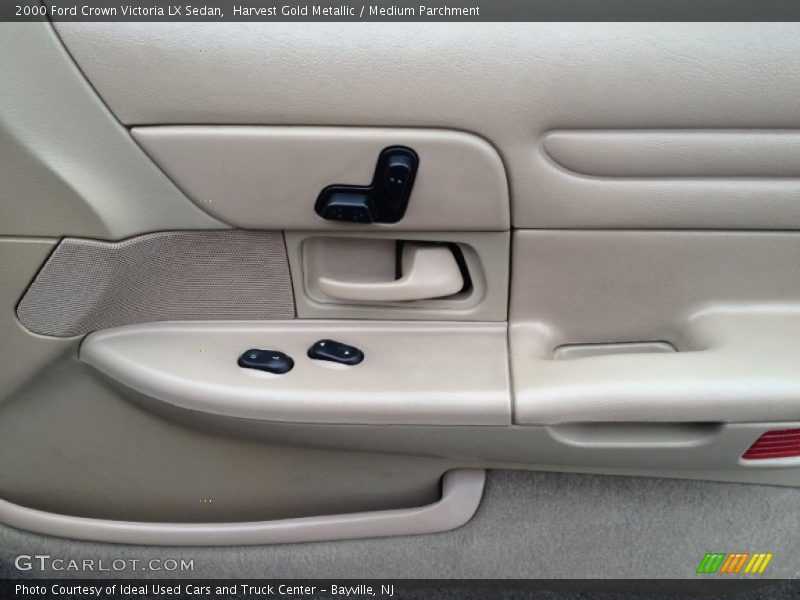 Door Panel of 2000 Crown Victoria LX Sedan