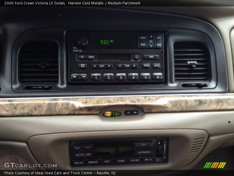 Controls of 2000 Crown Victoria LX Sedan