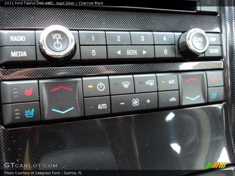 Controls of 2011 Taurus SHO AWD