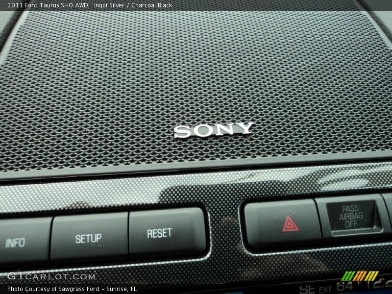 Ingot Silver / Charcoal Black 2011 Ford Taurus SHO AWD