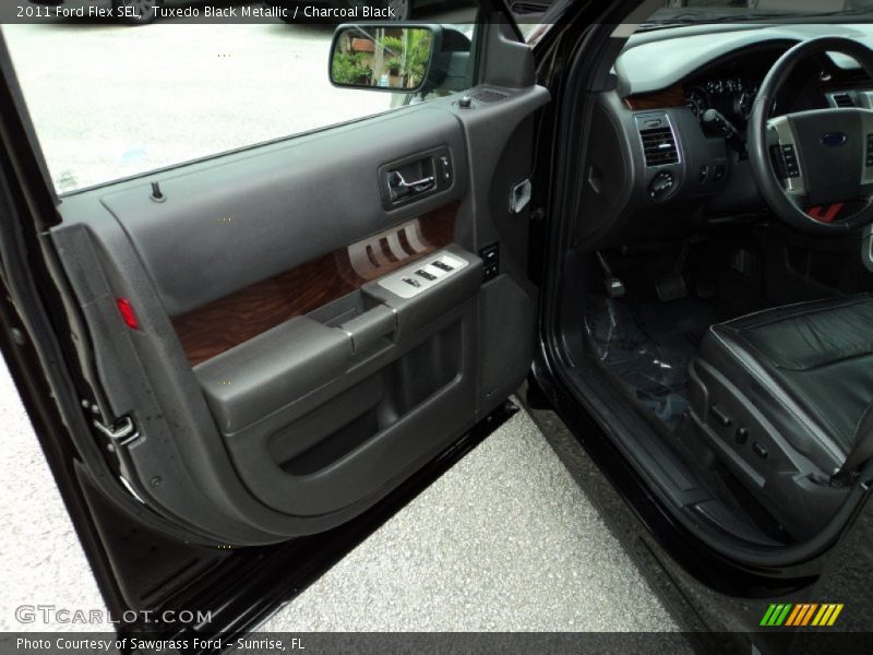 Tuxedo Black Metallic / Charcoal Black 2011 Ford Flex SEL