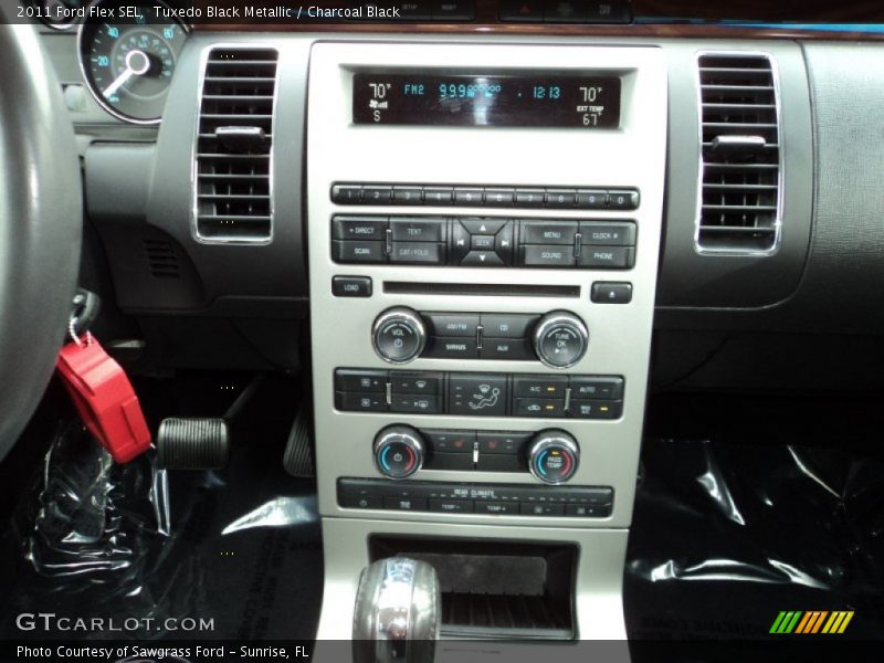 Tuxedo Black Metallic / Charcoal Black 2011 Ford Flex SEL