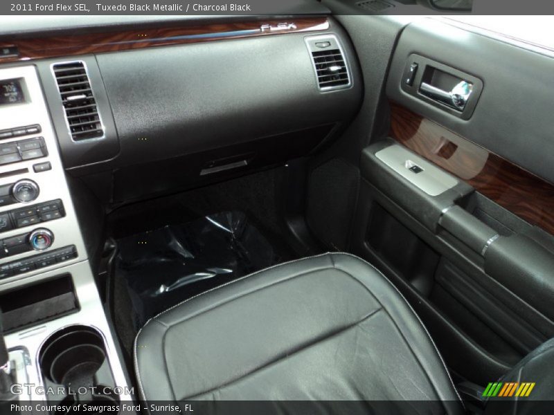 Tuxedo Black Metallic / Charcoal Black 2011 Ford Flex SEL