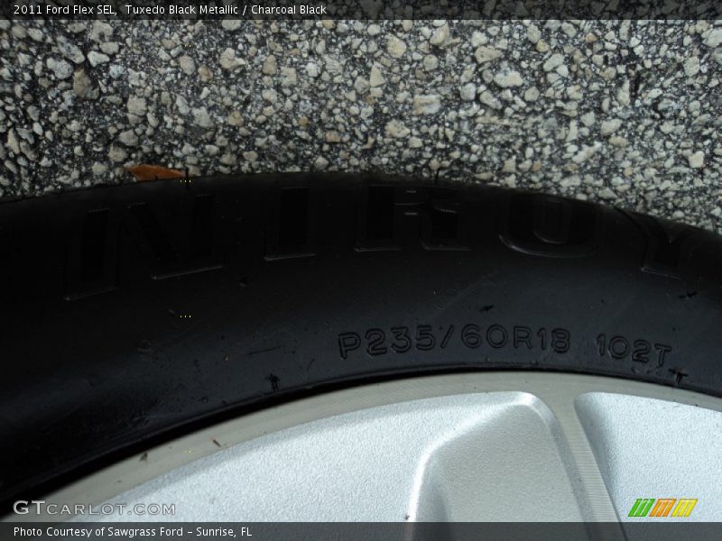 Tuxedo Black Metallic / Charcoal Black 2011 Ford Flex SEL