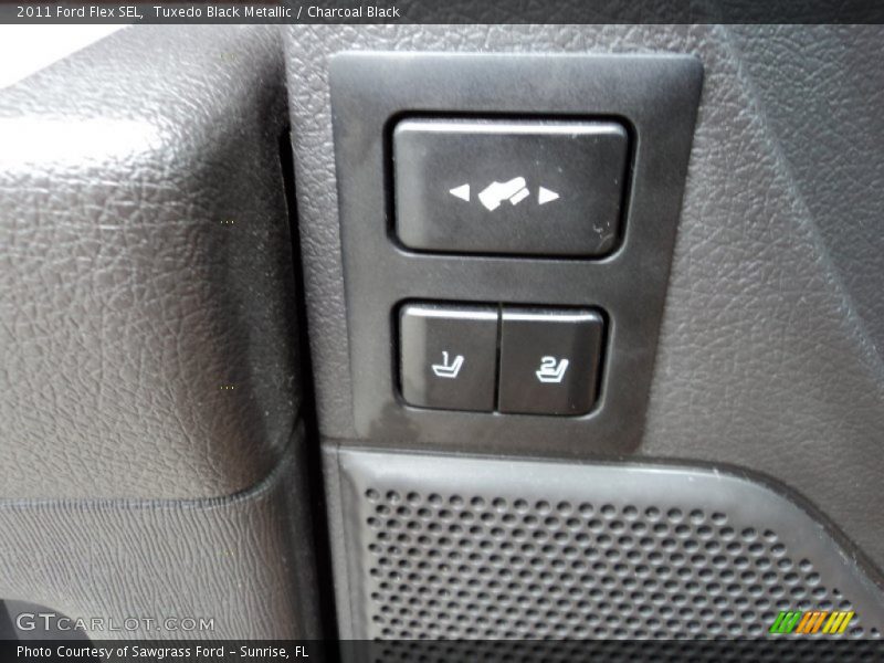 Tuxedo Black Metallic / Charcoal Black 2011 Ford Flex SEL