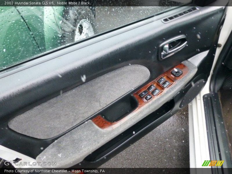 Noble White / Black 2003 Hyundai Sonata GLS V6