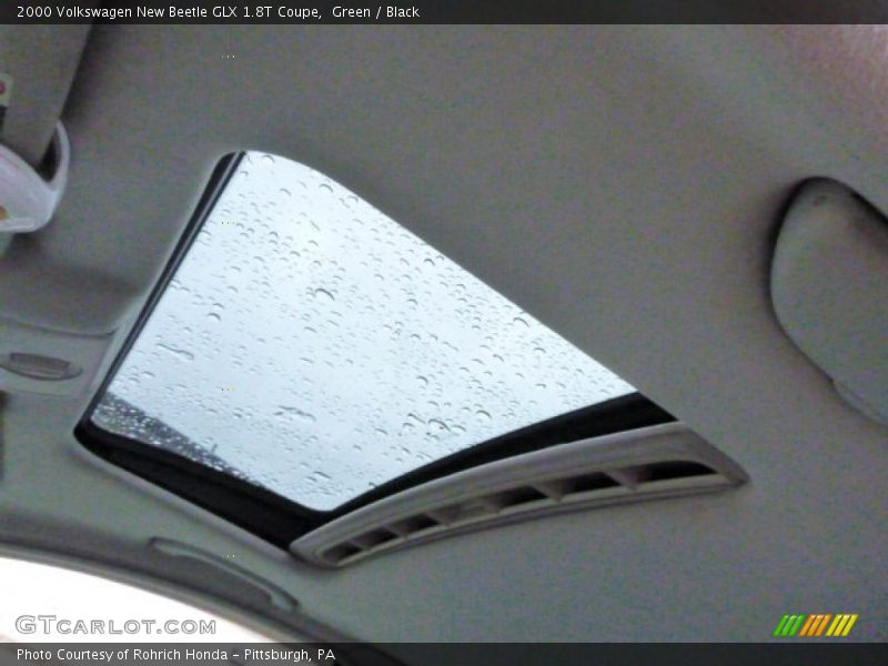 Sunroof of 2000 New Beetle GLX 1.8T Coupe