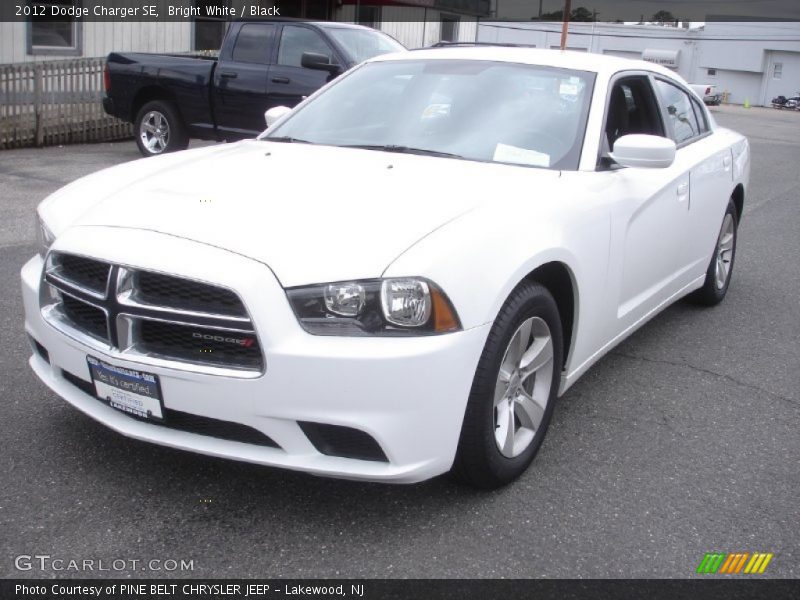 Bright White / Black 2012 Dodge Charger SE