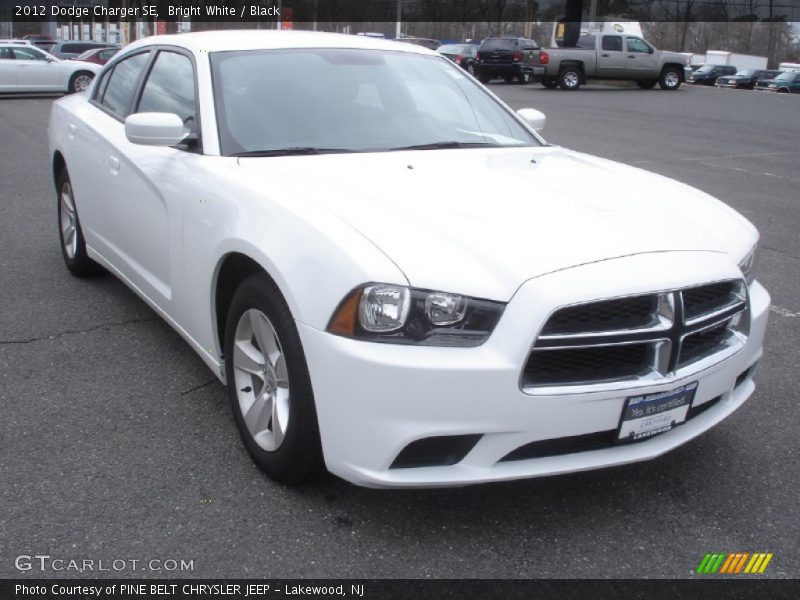 Bright White / Black 2012 Dodge Charger SE