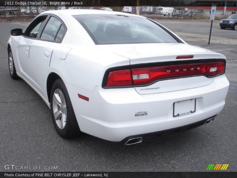 Bright White / Black 2012 Dodge Charger SE