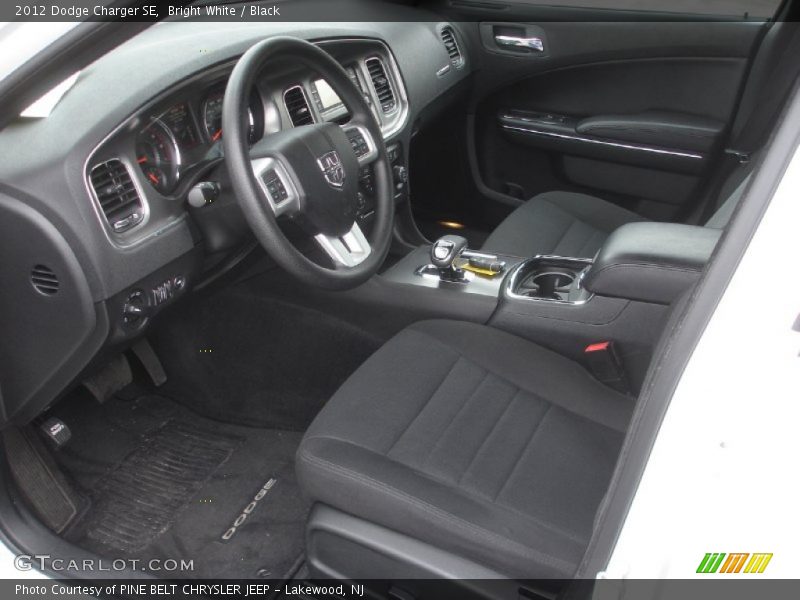 Bright White / Black 2012 Dodge Charger SE
