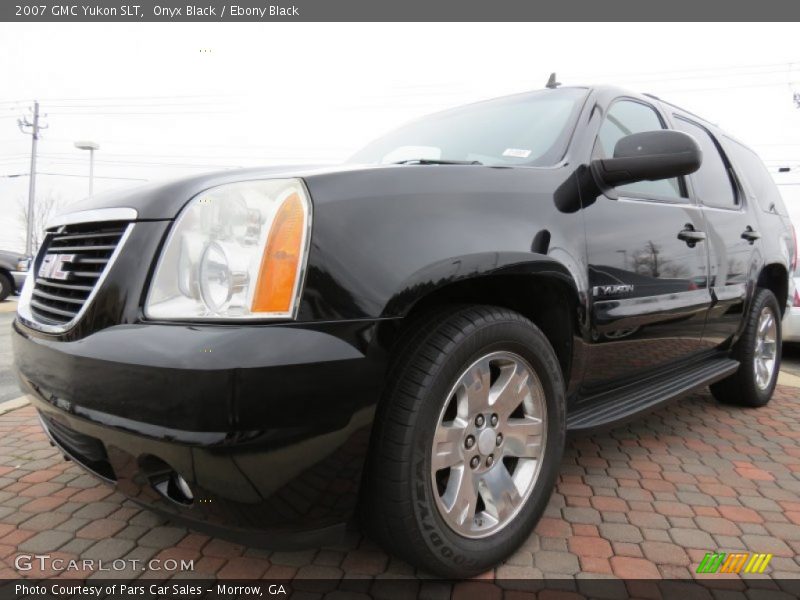 Front 3/4 View of 2007 Yukon SLT