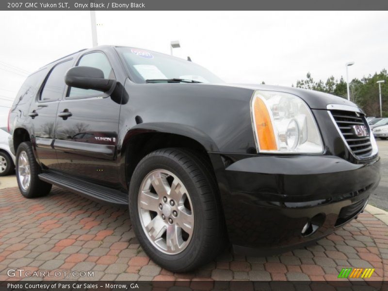 Front 3/4 View of 2007 Yukon SLT