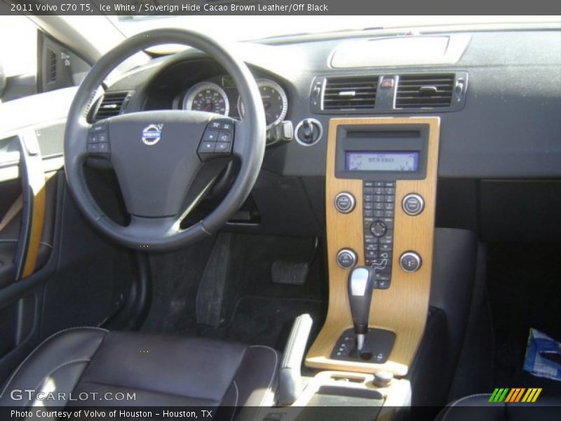 Ice White / Soverign Hide Cacao Brown Leather/Off Black 2011 Volvo C70 T5