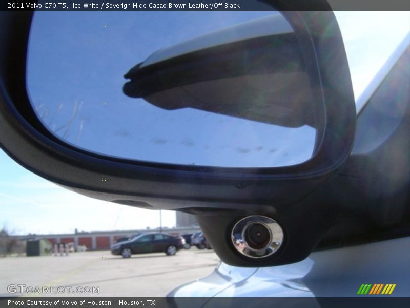 Ice White / Soverign Hide Cacao Brown Leather/Off Black 2011 Volvo C70 T5