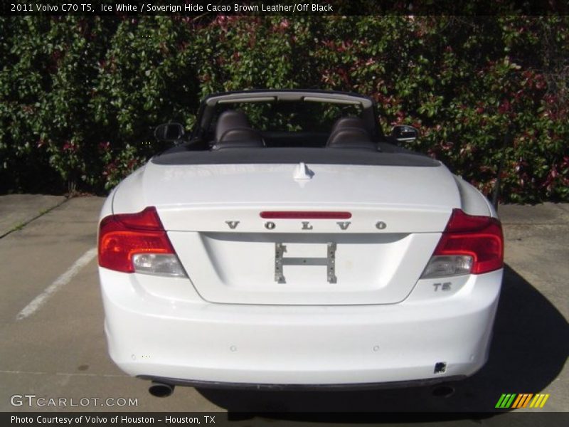 Ice White / Soverign Hide Cacao Brown Leather/Off Black 2011 Volvo C70 T5