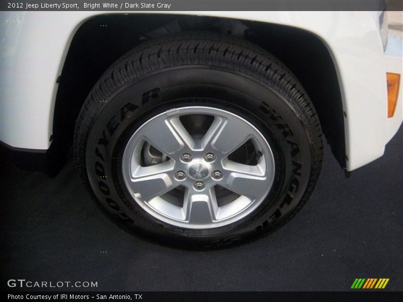 Bright White / Dark Slate Gray 2012 Jeep Liberty Sport