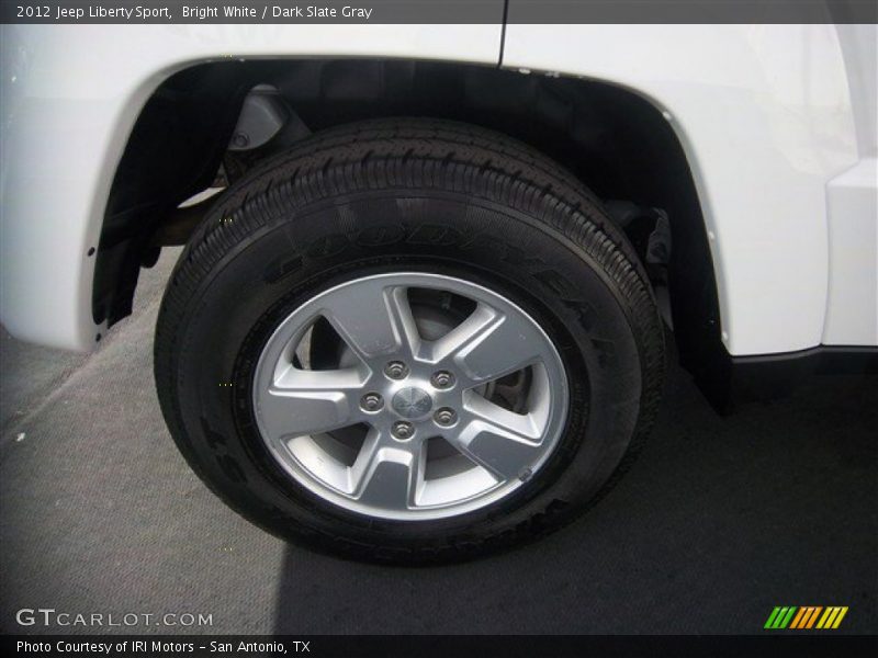 Bright White / Dark Slate Gray 2012 Jeep Liberty Sport