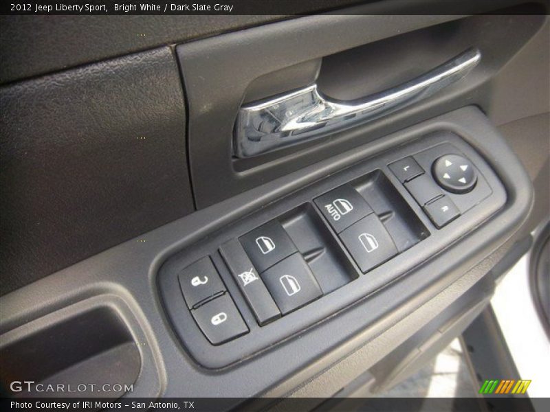 Bright White / Dark Slate Gray 2012 Jeep Liberty Sport