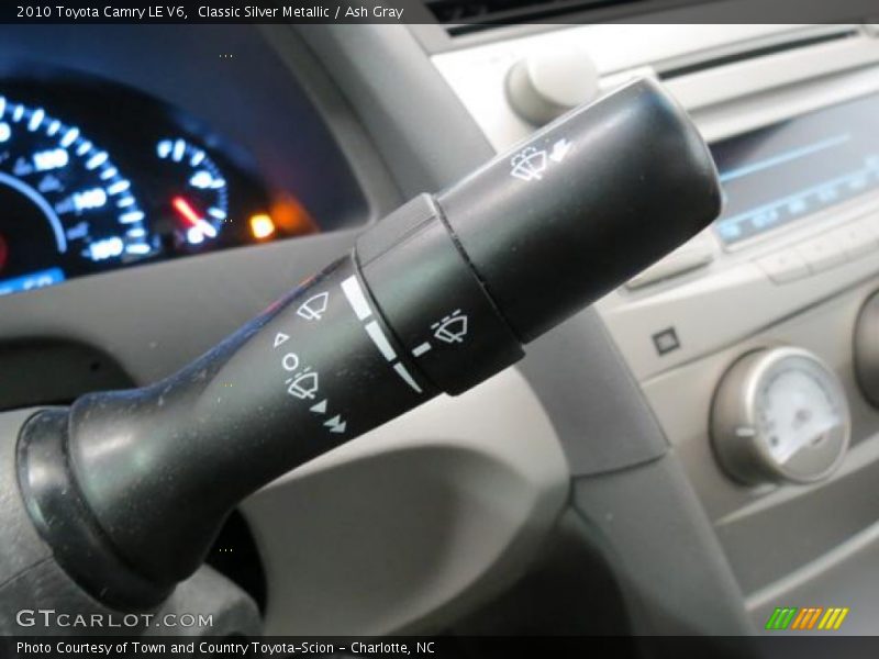 Controls of 2010 Camry LE V6