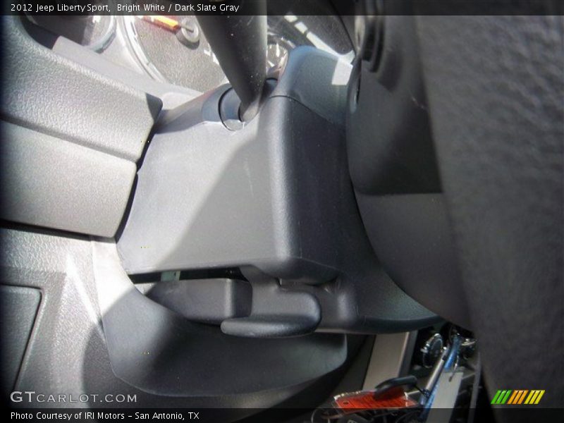 Bright White / Dark Slate Gray 2012 Jeep Liberty Sport