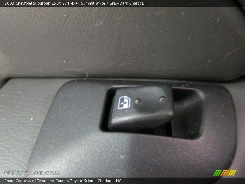 Summit White / Gray/Dark Charcoal 2003 Chevrolet Suburban 1500 Z71 4x4
