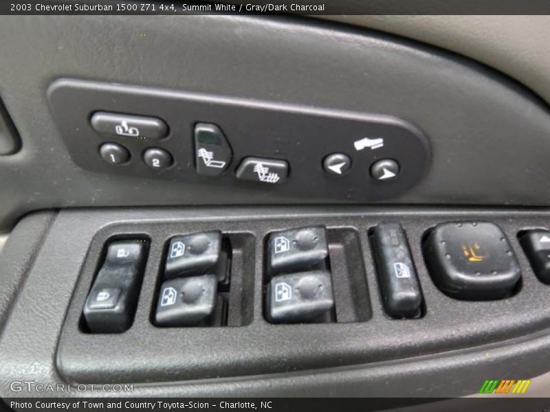 Summit White / Gray/Dark Charcoal 2003 Chevrolet Suburban 1500 Z71 4x4