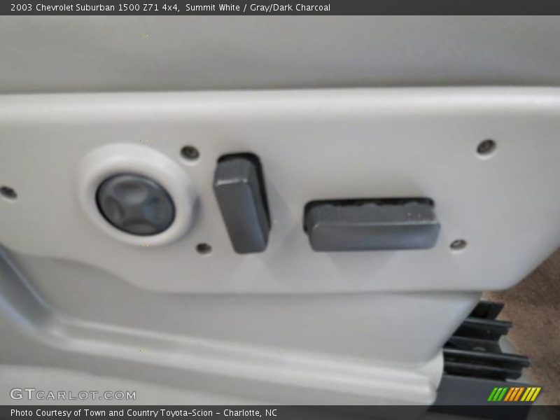 Summit White / Gray/Dark Charcoal 2003 Chevrolet Suburban 1500 Z71 4x4