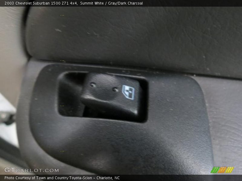 Summit White / Gray/Dark Charcoal 2003 Chevrolet Suburban 1500 Z71 4x4