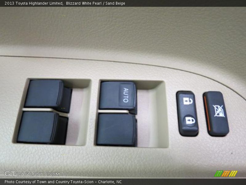 Blizzard White Pearl / Sand Beige 2013 Toyota Highlander Limited