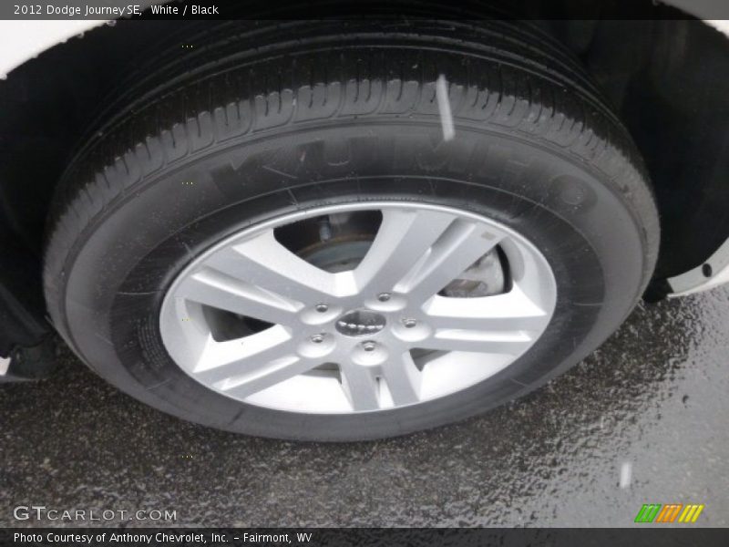 White / Black 2012 Dodge Journey SE