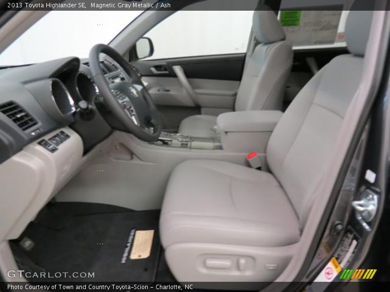 Magnetic Gray Metallic / Ash 2013 Toyota Highlander SE