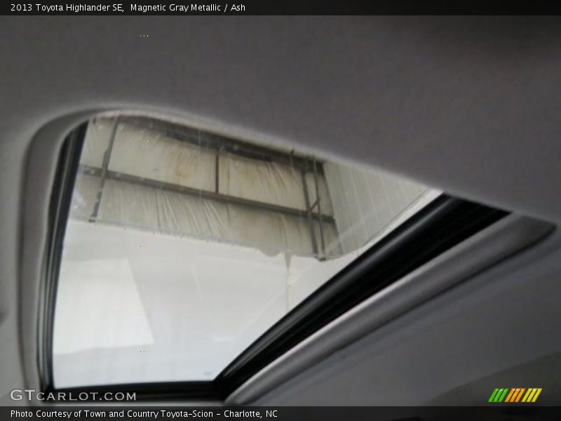 Magnetic Gray Metallic / Ash 2013 Toyota Highlander SE