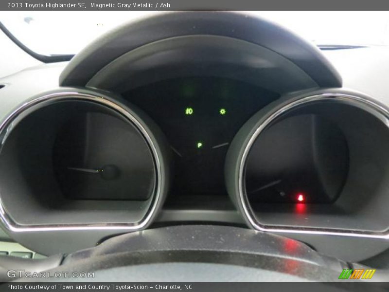 Magnetic Gray Metallic / Ash 2013 Toyota Highlander SE