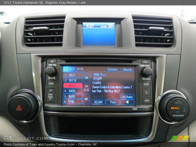 Magnetic Gray Metallic / Ash 2013 Toyota Highlander SE