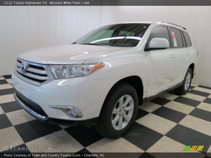 Blizzard White Pearl / Ash 2013 Toyota Highlander V6