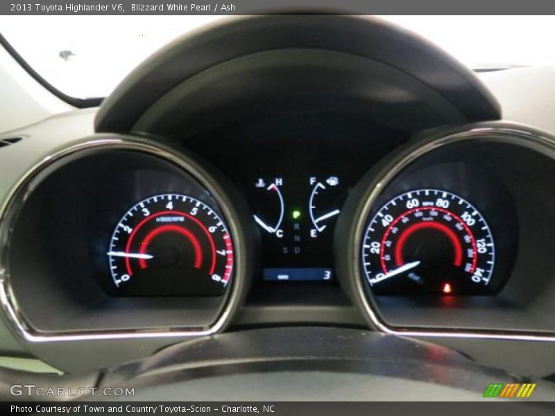 Blizzard White Pearl / Ash 2013 Toyota Highlander V6