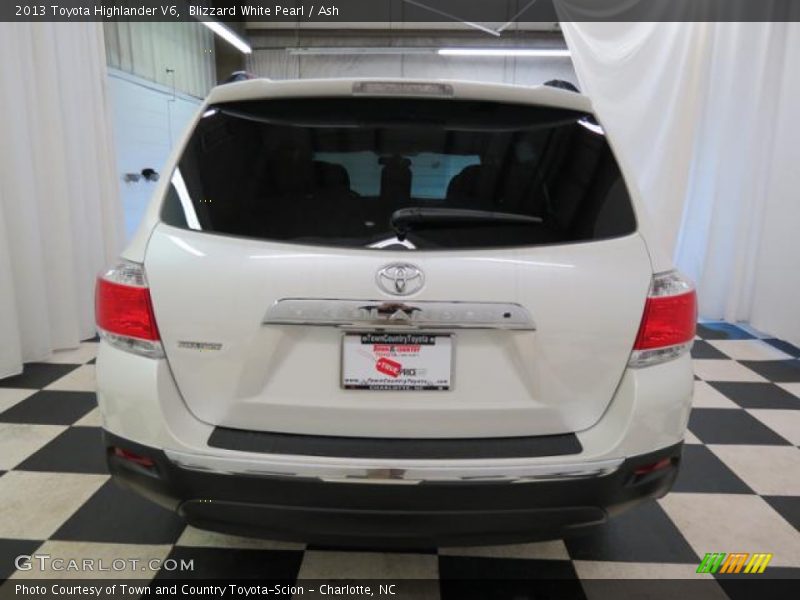Blizzard White Pearl / Ash 2013 Toyota Highlander V6
