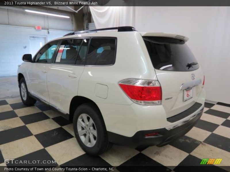 Blizzard White Pearl / Ash 2013 Toyota Highlander V6