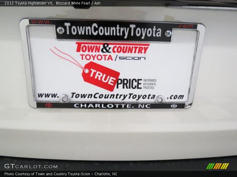 Blizzard White Pearl / Ash 2013 Toyota Highlander V6