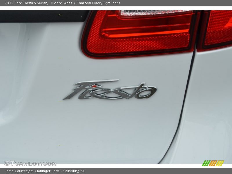 Oxford White / Charcoal Black/Light Stone 2013 Ford Fiesta S Sedan