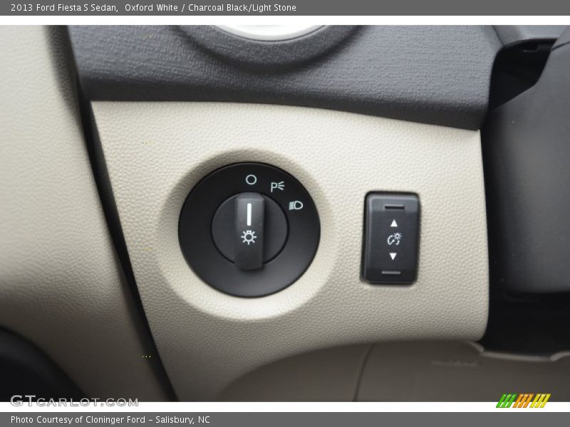 Oxford White / Charcoal Black/Light Stone 2013 Ford Fiesta S Sedan