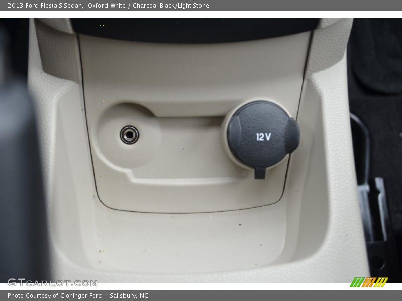Oxford White / Charcoal Black/Light Stone 2013 Ford Fiesta S Sedan
