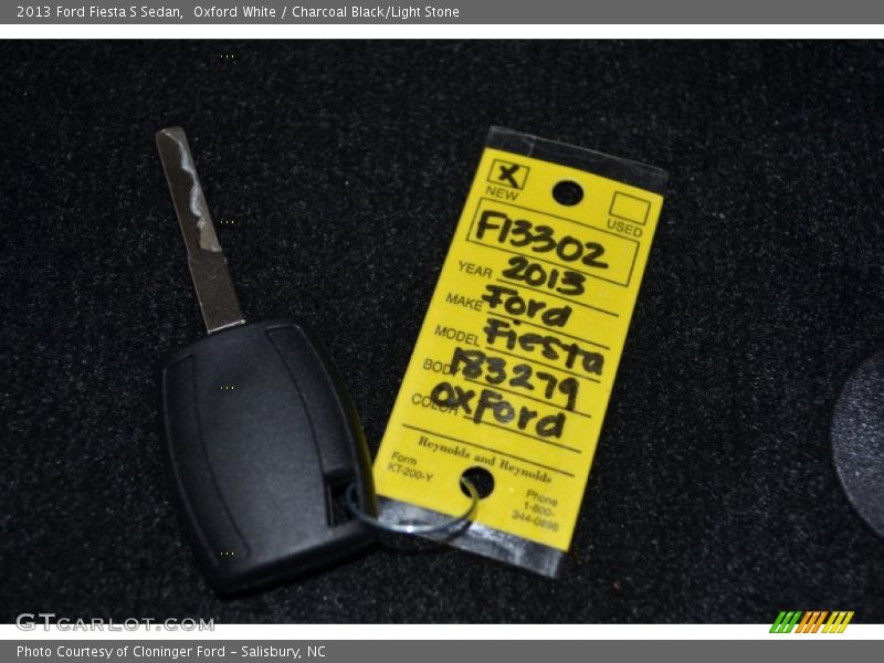Oxford White / Charcoal Black/Light Stone 2013 Ford Fiesta S Sedan