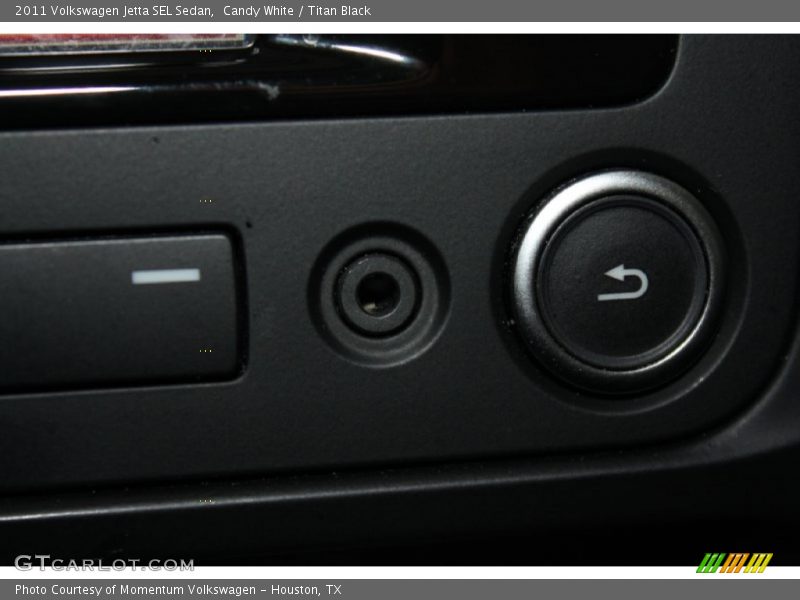 Candy White / Titan Black 2011 Volkswagen Jetta SEL Sedan
