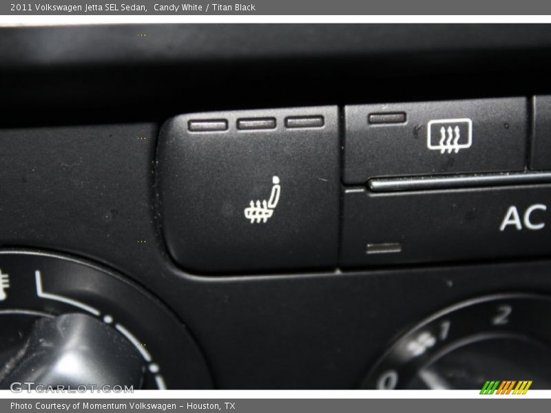 Candy White / Titan Black 2011 Volkswagen Jetta SEL Sedan