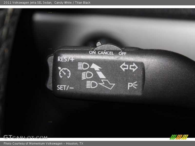 Candy White / Titan Black 2011 Volkswagen Jetta SEL Sedan