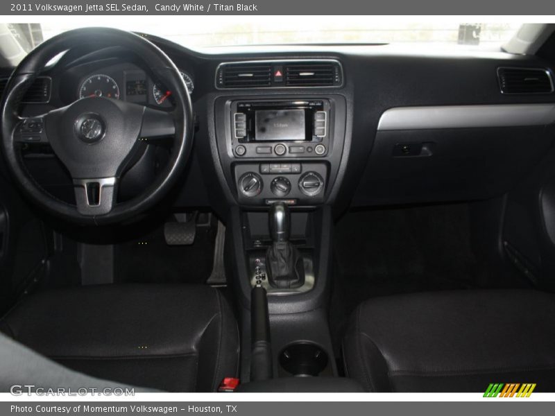 Candy White / Titan Black 2011 Volkswagen Jetta SEL Sedan