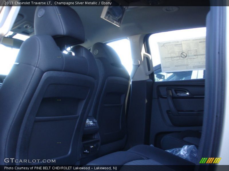 Champagne Silver Metallic / Ebony 2013 Chevrolet Traverse LT
