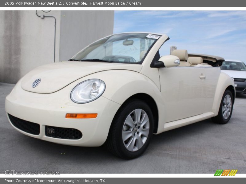 Front 3/4 View of 2009 New Beetle 2.5 Convertible